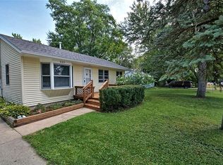 449 Douglas Rd, Batavia, IL 60510