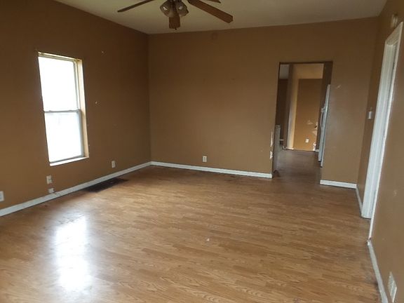 3rd image of 1001 N Prairie Ave