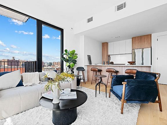 2nd image of 212 W 124th St #504