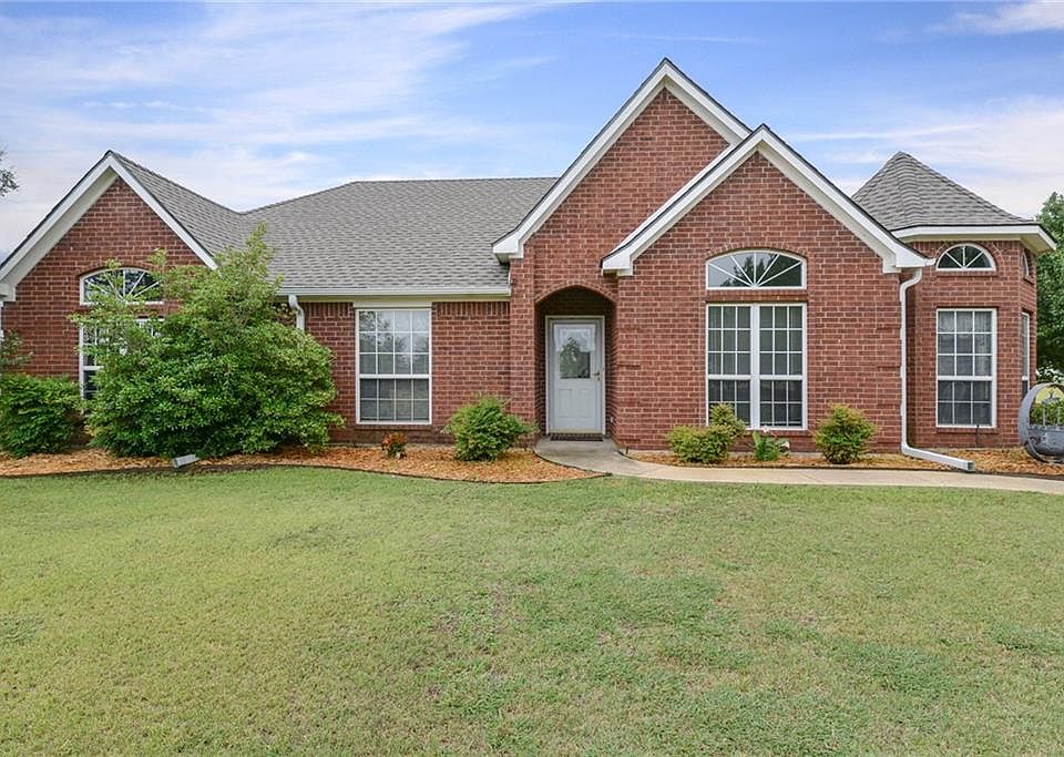 1st image of 132 Green Meadow Ct