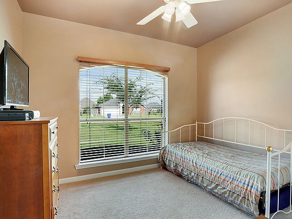 5th image of 36002 Portsmouth Dr