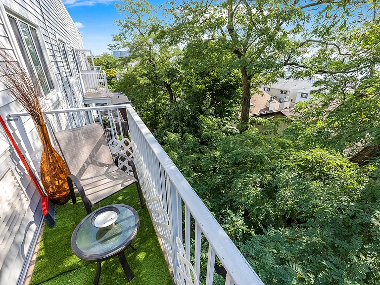 10 Palisade Ave #4C — Photo 18