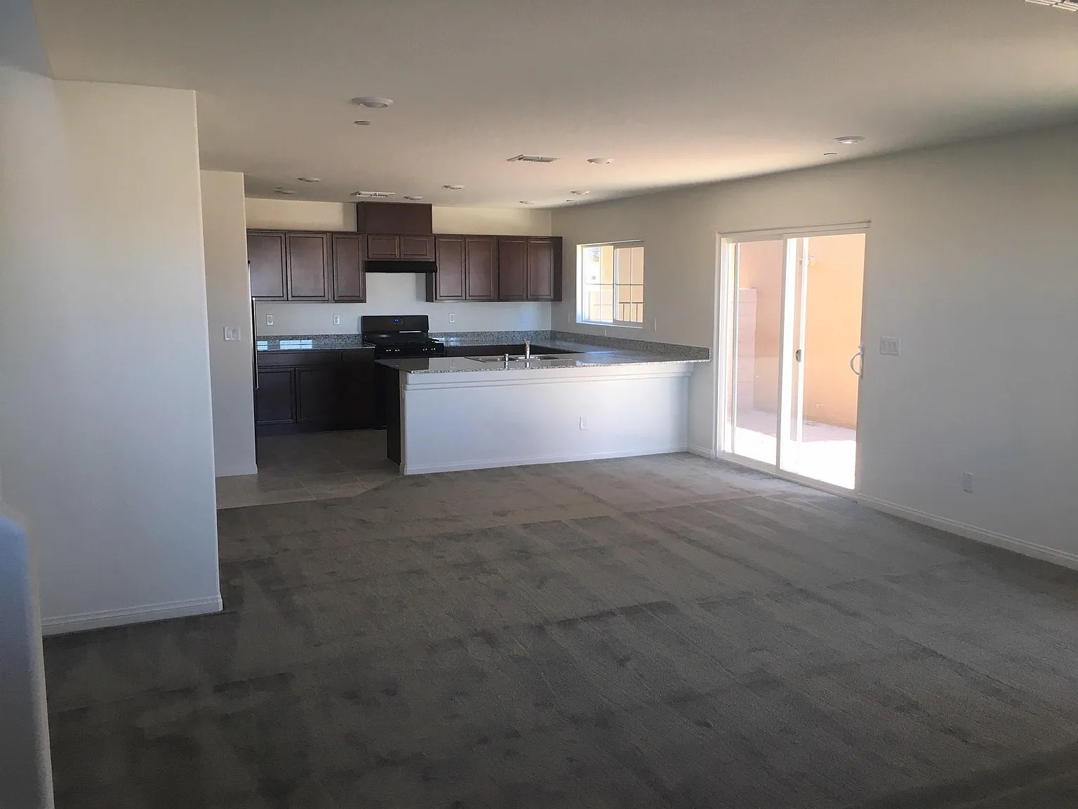 3 bed, 2.5 bath, 1674 sqft, $2,171 — Photo 3
