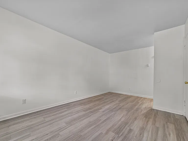 2 Bed, 1 Bath Townhome