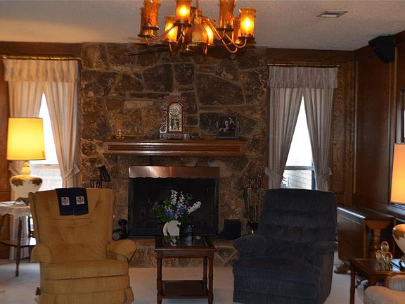 3rd image of 1610 Royal Mile Dr