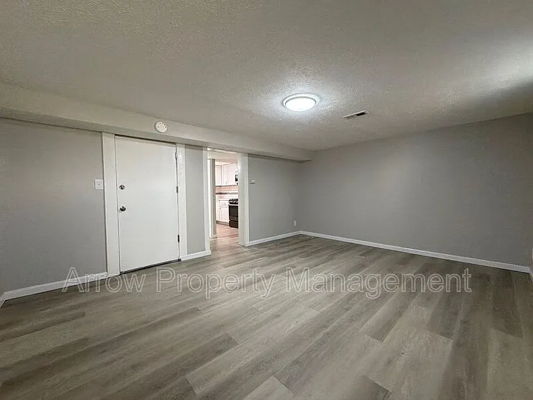 2442 Vine St #4 — Photo 5