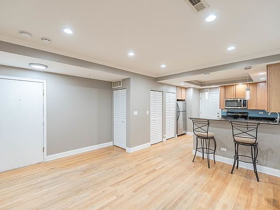 5th image of 7074 N Wolcott Ave #2