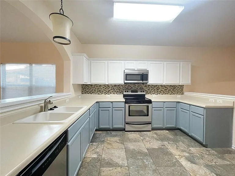 18208 Maxa Dr — Photo 5