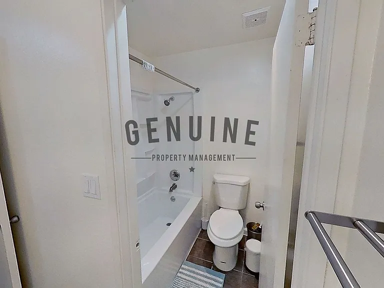 1040 W Macarthur Blvd #50 — Photo 11