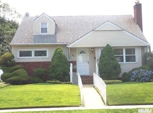 60 Branch Ave, Freeport, NY 11520