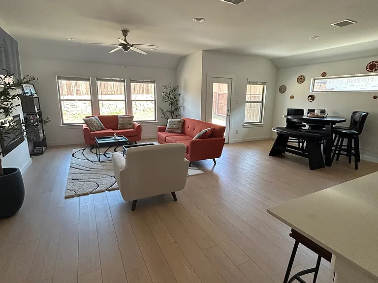 1806 Balfour Bnd — Photo 4