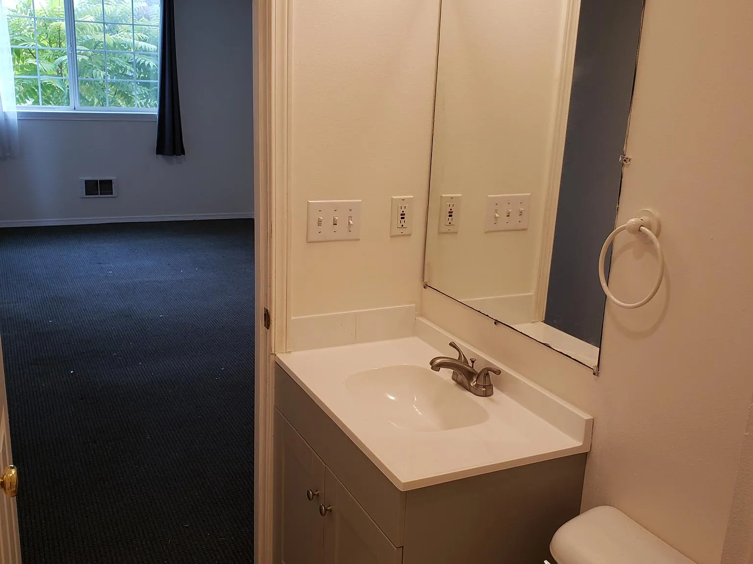 Studio, 300 sqft, $845 — Photo 3
