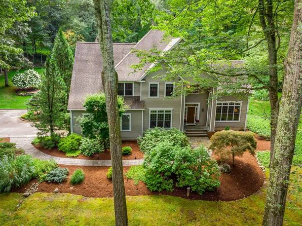 10 Valley Field Road North, Newtown, CT 06482