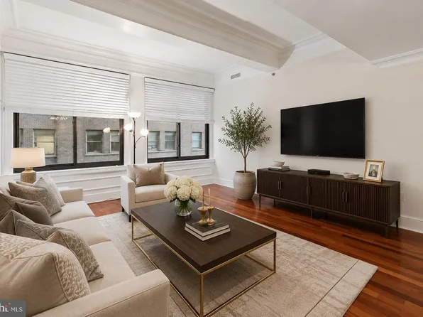 1500 Chestnut St APT 7D, Philadelphia, PA 19102