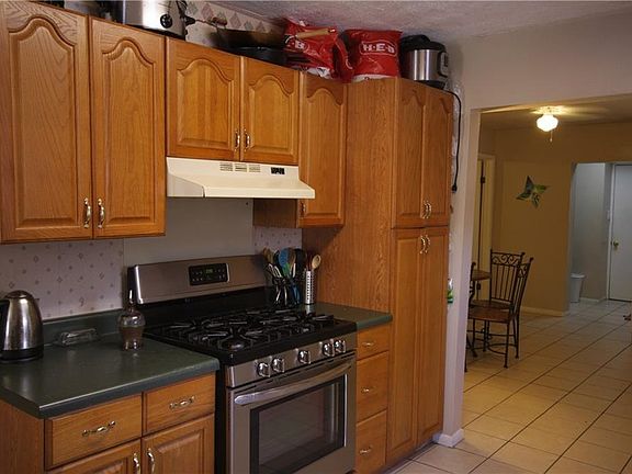 2nd image of 501 W 55th 1/2 St #C