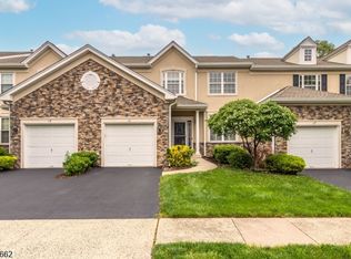 15 Fernwood Ct, Whitehouse Station, NJ 08889
