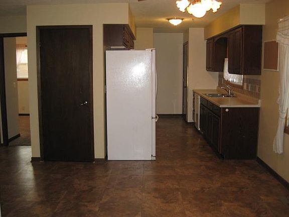 2nd image of 1732 Skyline Dr