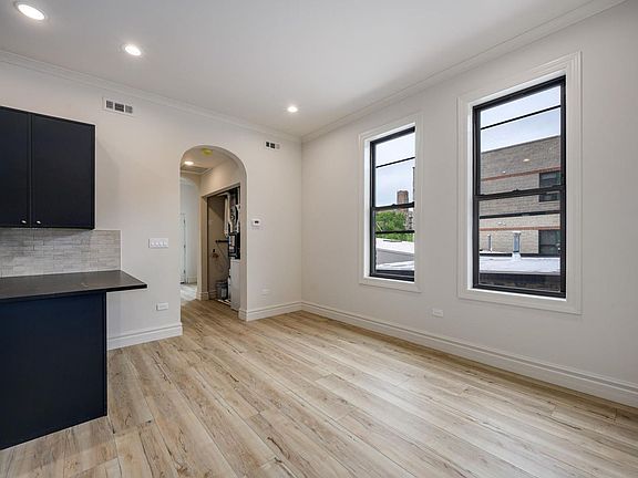 2nd image of 1710 W Belmont Ave #302