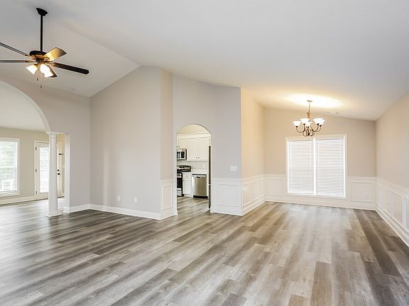5th image of 368 Embassy Dr