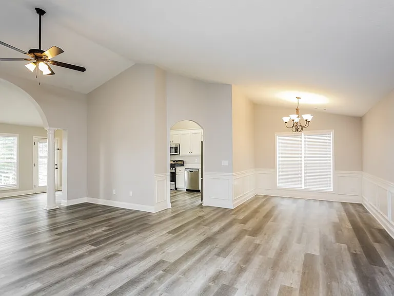 368 Embassy Dr — Photo 5