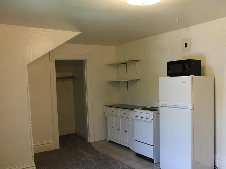 319 E Spruce St #6 — Photo 6