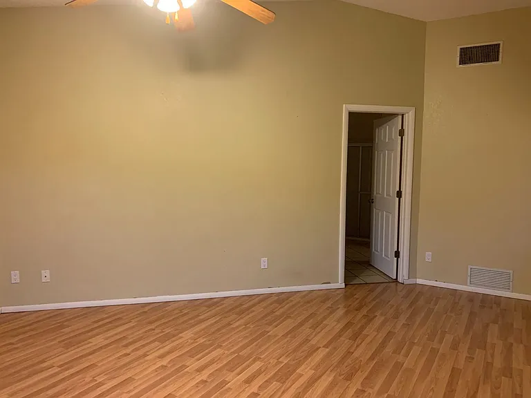 2220 Iris Dr — Photo 15