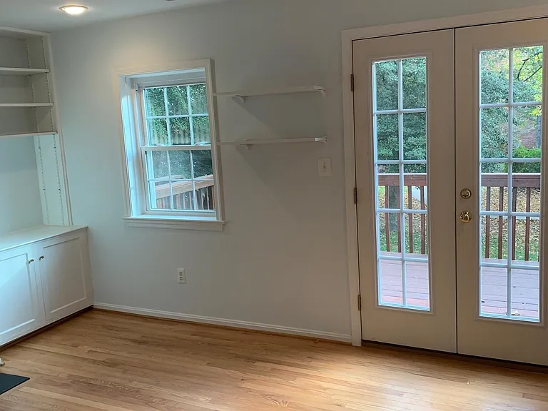 4827 Chevy Chase Dr — Photo 7