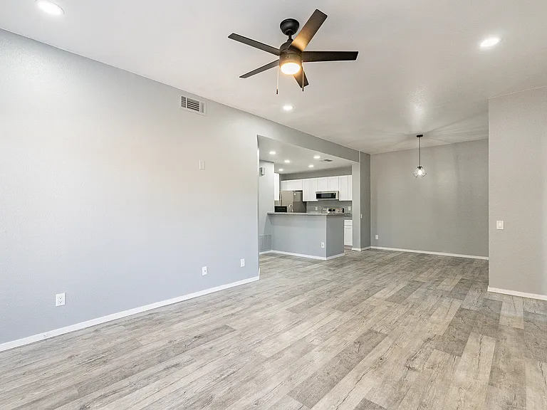2035 S Elm St #109 — Photo 8