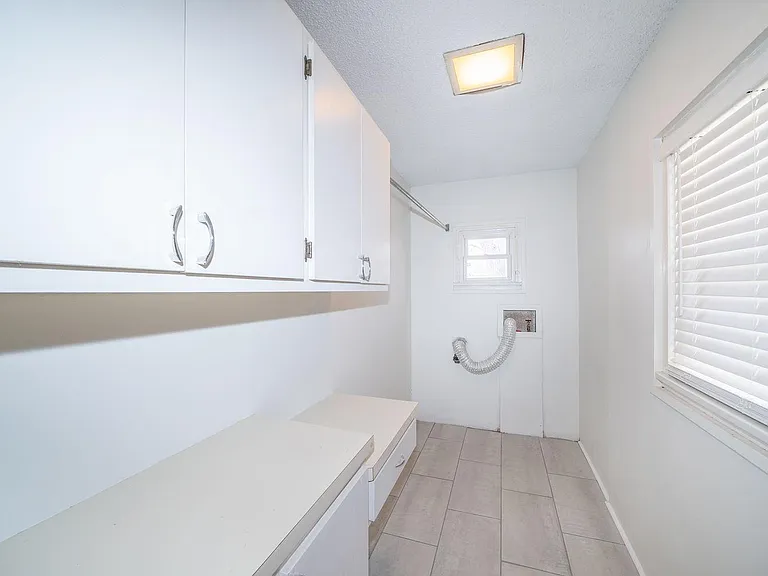 225 N Rutan Ave — Photo 13