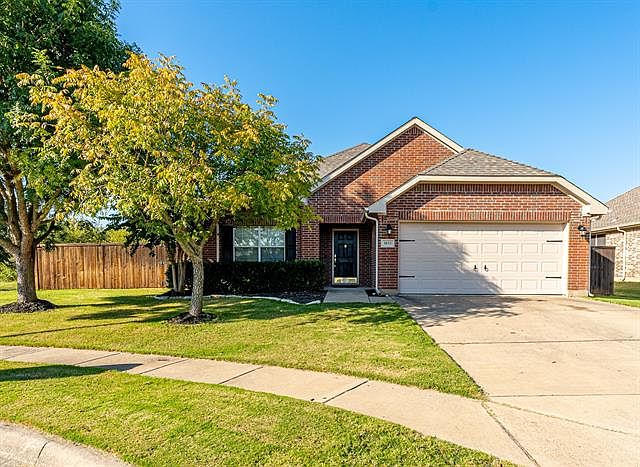 1st image of 3033 Glenbrook Dr