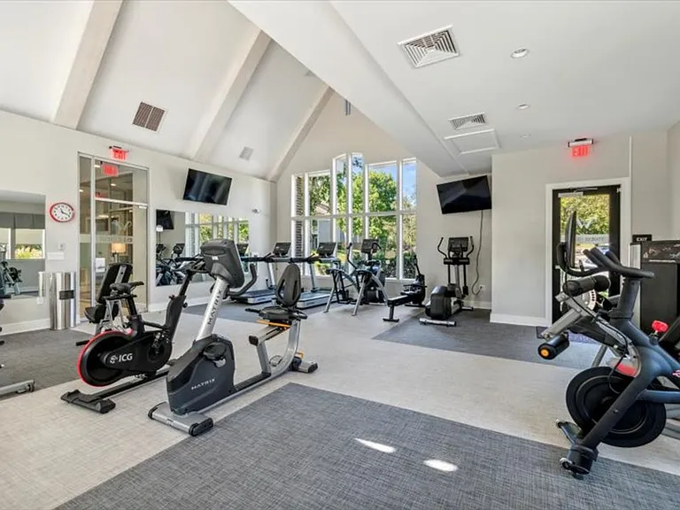 Village at Windermere Apartments — Photo 11