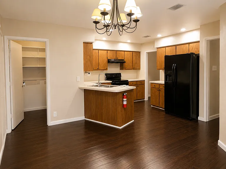 126 Hollyhill Ln #126 — Photo 9