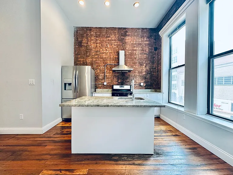 841 Chapel St — Photo 5
