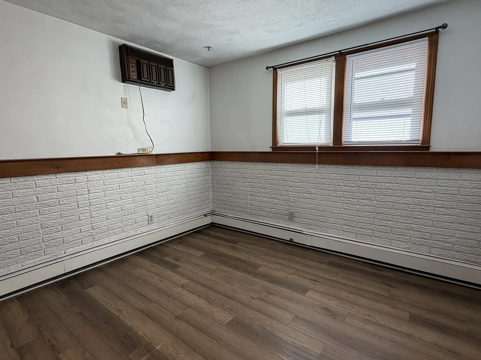 4 bed, 1.0 bath, 1200 sqft, $3,500 — Photo 4