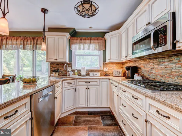 1009 Twining Rd, Dresher, PA 19025