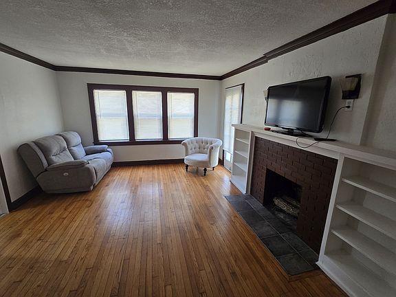 3rd image of 1415 E 75th St #1A