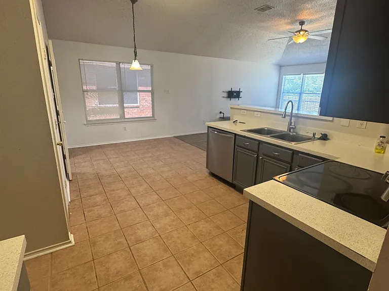 805 Sage Cir — Photo 6