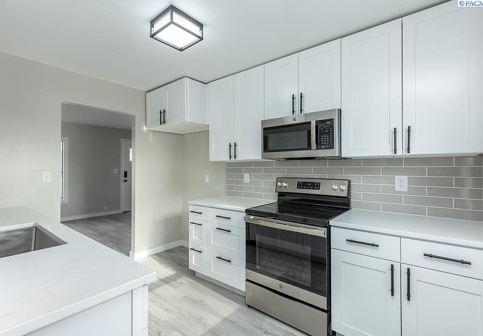1st image of 613 Coast St