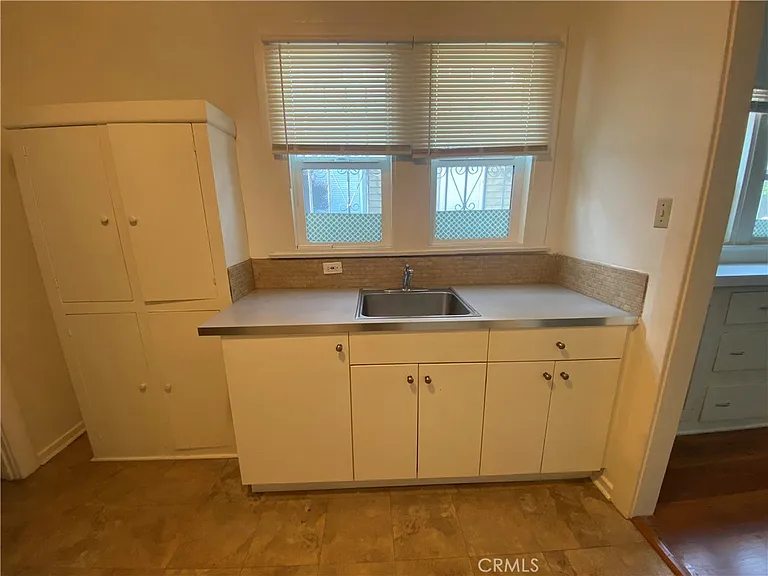 1817 Roosevelt Ave — Photo 9