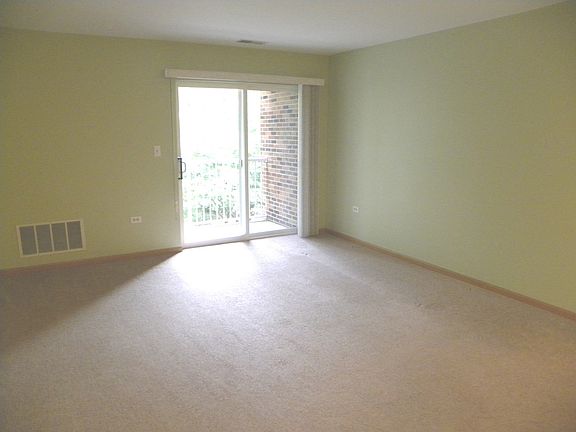 5th image of 605 Barrington Ave #2