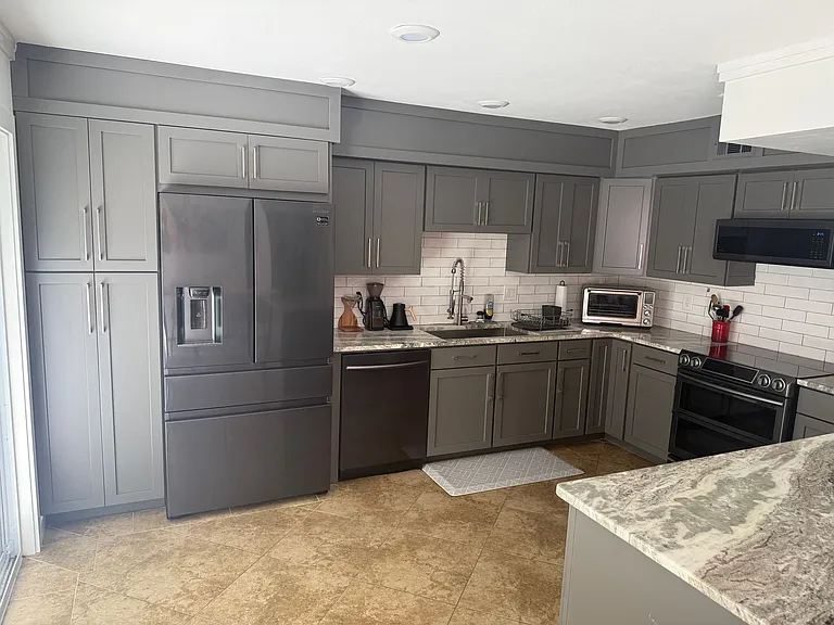 422 Canterbury Ct NW — Photo 13