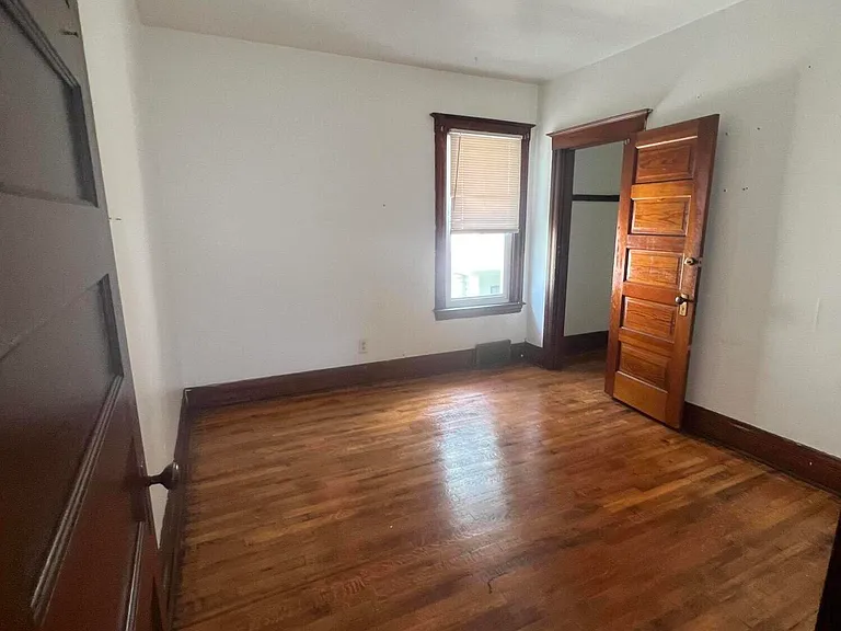 2921 Helen St #UPPER — Photo 7