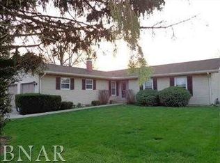 106 Countryside Dr, Le Roy, IL 61752