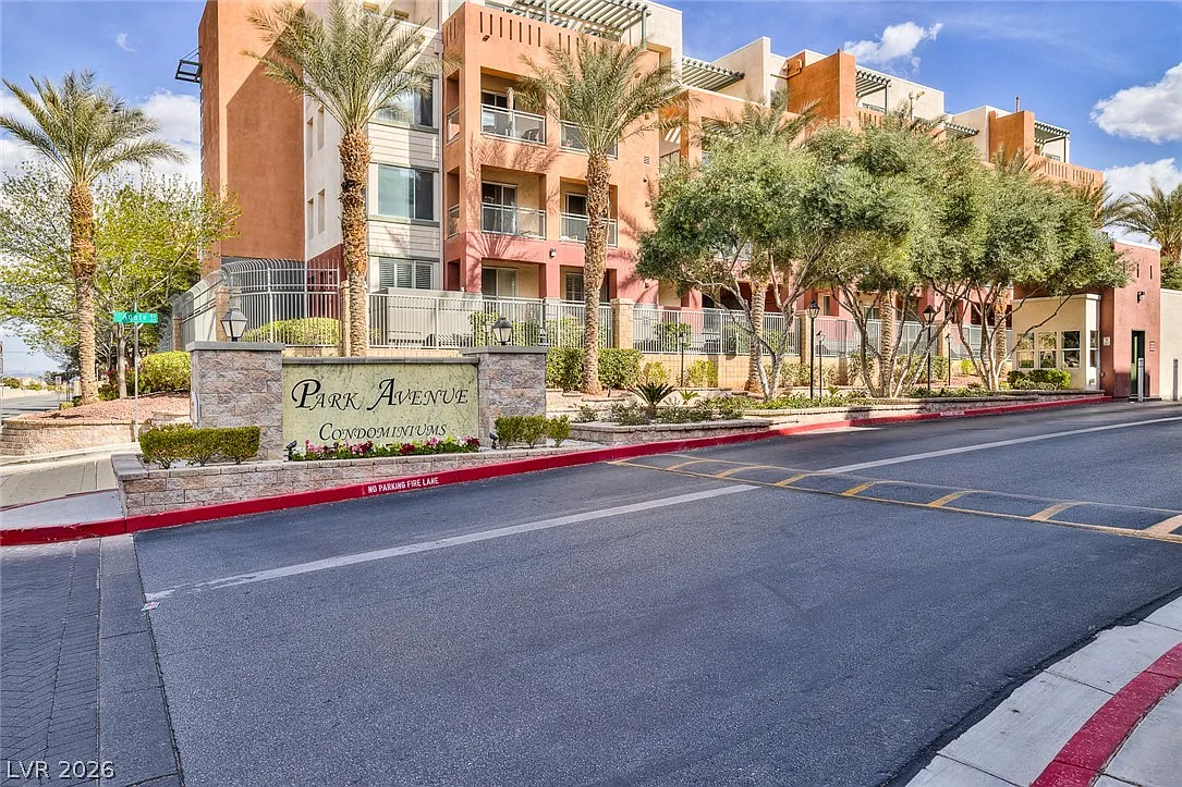 2 bed, 2.0 bath, 1155 sqft, $1,632 — Photo 2