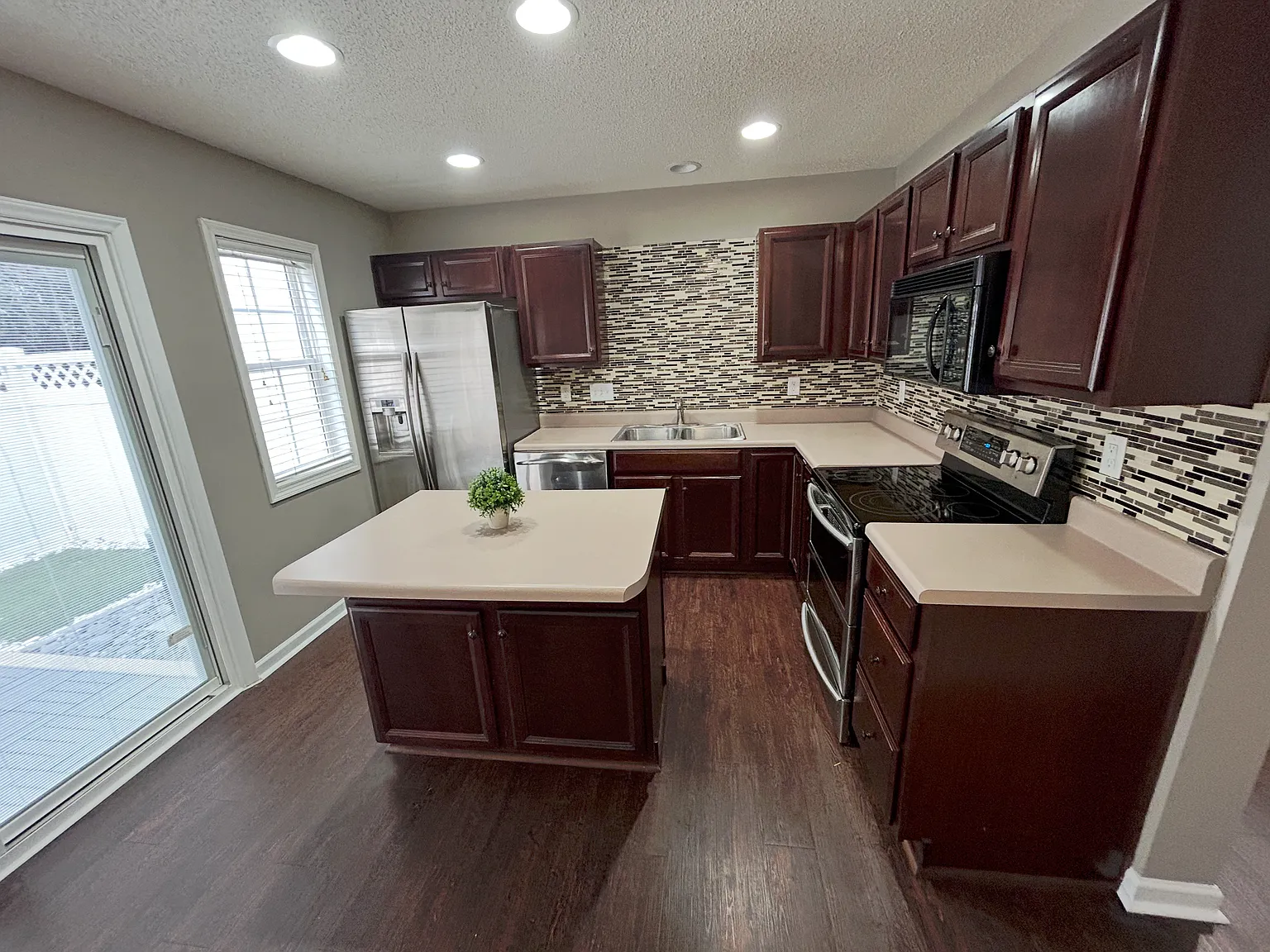 2 bed, 2.5 bath, 1278 sqft, $1,800 — Photo 3