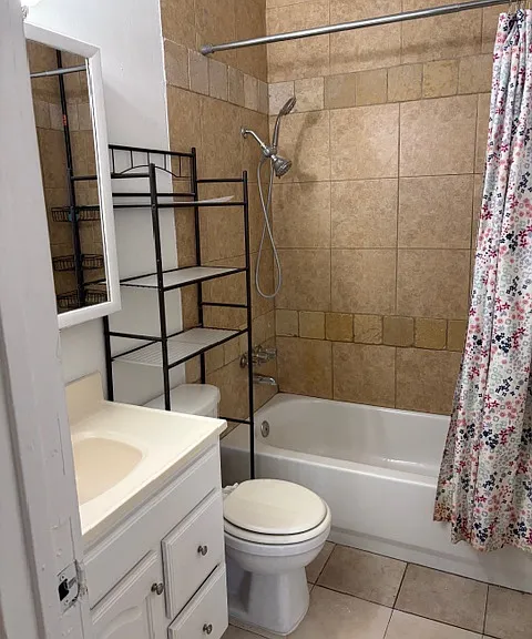 803 W 1st St #A — Photo 2