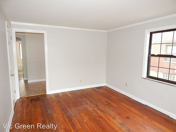 2nd image of 527 Wiltshire Blvd APT B