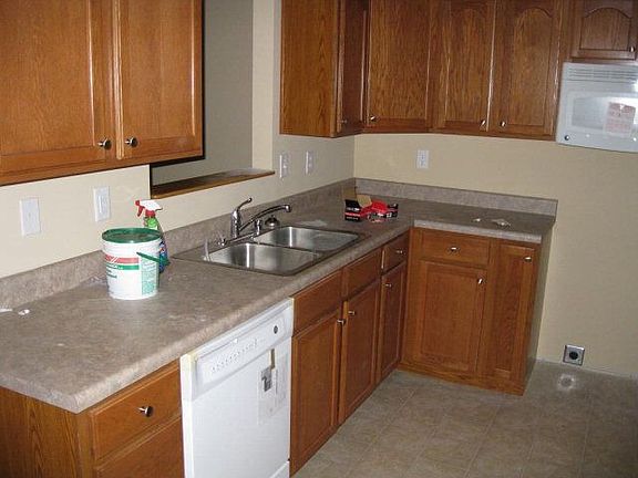 3rd image of 395 Woodlake Dr