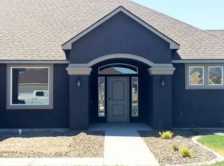 975 Belmont Blvd, West Richland, WA