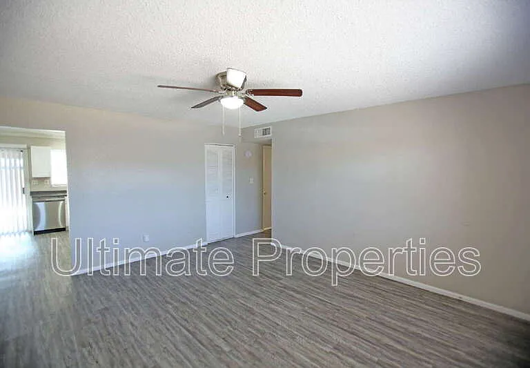 3144 W Charleston Ave — Photo 7
